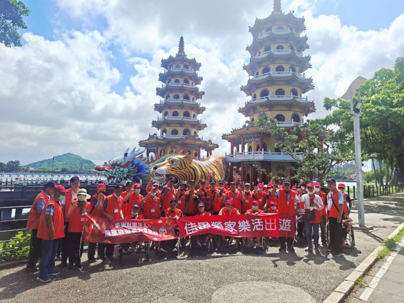 鳳凰旅遊基金會暖心贊助佳里榮家住民微旅行 樂遊高雄 