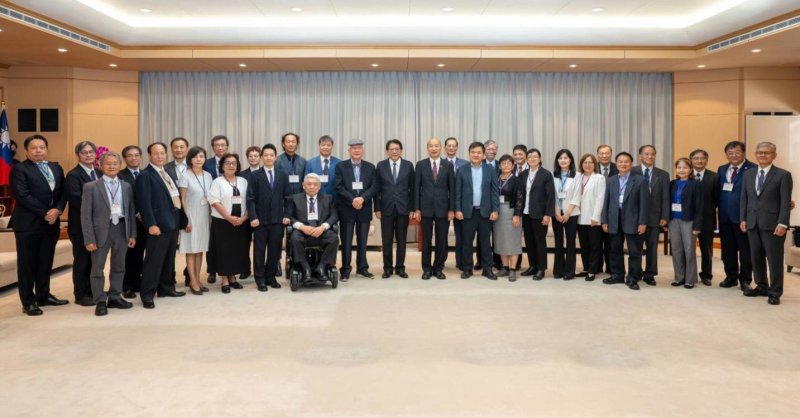 總統府潘孟安秘書長率監察院第七屆監察委員被提名人一行蒞院拜會  韓國瑜：期盼被提名人與各黨團充分溝通，祝福人事同意權審查順利完成